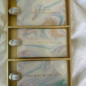 luggage tags